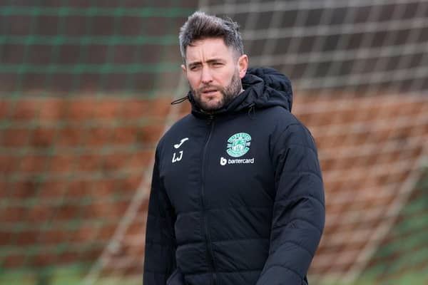 Hibs manager Lee Johnson oversees training ahead of Saturday's trip to St Mirren. (Photo by Paul Devlin / SNS Group)