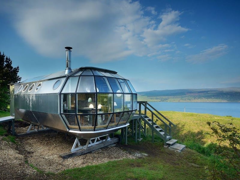 This eye-catching architect-designed pod sleeps two and offers wonderful views of the Highlands.