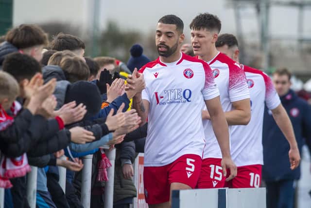 The Spartans players take the acclaim of the players at full-time.