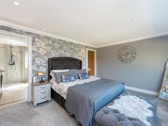 Principal bedroom.