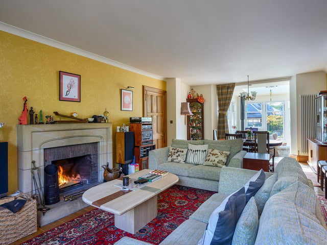 Where is it? Set proudly in a prime residential area where the properties boast large gardens set away from main roads. The address is in easy reach of the the world-renowned Old Course as well as West Sands Beach.