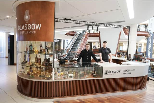 The distillery team is offering buyers season’s greetings at their pop-up store in Glasgow’s Princes Square