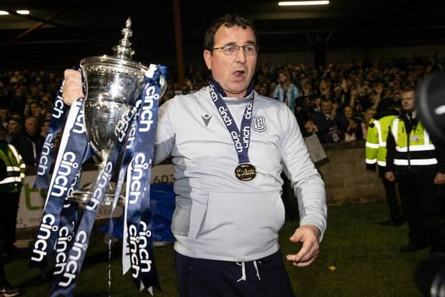 LARBERT, SCOTLAND - MAY 05: Dundee manager Gary Bowyer with the trophy during a cinch Championship match between Queen's Park and Dundee at Ochilview Park, on May 05, 2023, in Larbert, Scotland. (Photo by Alan Harvey / SNS Group)