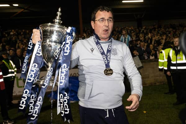 LARBERT, SCOTLAND - MAY 05: Dundee manager Gary Bowyer with the trophy during a cinch Championship match between Queen's Park and Dundee at Ochilview Park, on May 05, 2023, in Larbert, Scotland. (Photo by Alan Harvey / SNS Group)