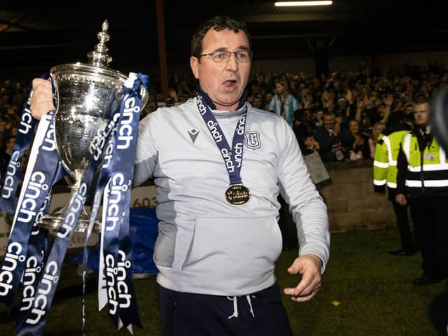 LARBERT, SCOTLAND - MAY 05: Dundee manager Gary Bowyer with the trophy during a cinch Championship match between Queen's Park and Dundee at Ochilview Park, on May 05, 2023, in Larbert, Scotland. (Photo by Alan Harvey / SNS Group)