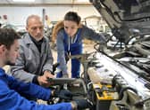 Helping apprentices advance in the workplace (photo: Adobe)