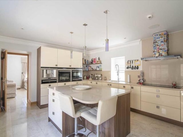 Annexe - kitchen.