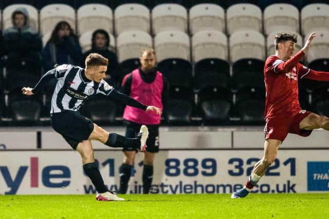 Connor Ronan stunner to secure a 1-0 win for St Mirren over Aberdeen. (Photo by Craig Foy / SNS Group)