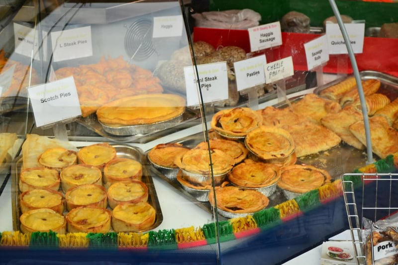 According to Mr Paul’s Pantry: “Traditional Scotch Pies were originally called ‘Mutton Pies’, but you can use use mutton, lamb or even beef (some butchers use a mixture) the filling should be well spiced, bit like a good pork pie, with that distinctive peppery kick.” In short, this double-crust meat pie is an unmissable delicacy of Scottish cuisine.