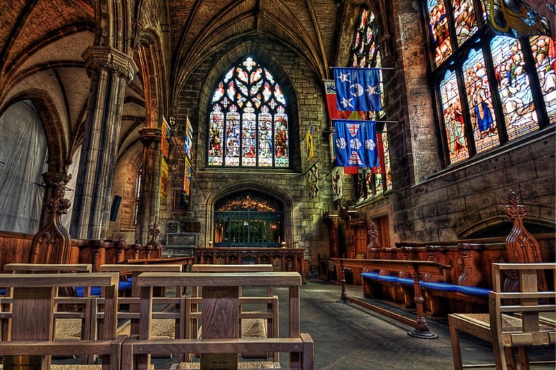 St Giles’ Cathedral started as a Romanesque Church in 1124 but now stands as a modern Presbyterian Church. Its 900-year-old heritage packs many fascinating stories but it recently hit headlines for acting as the site where Queen Elizabeth II’s body rested while in Scotland.