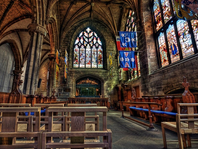 St Giles’ Cathedral started as a Romanesque Church in 1124 but now stands as a modern Presbyterian Church. Its 900-year-old heritage packs many fascinating stories but it recently hit headlines for acting as the site where Queen Elizabeth II’s body rested while in Scotland.