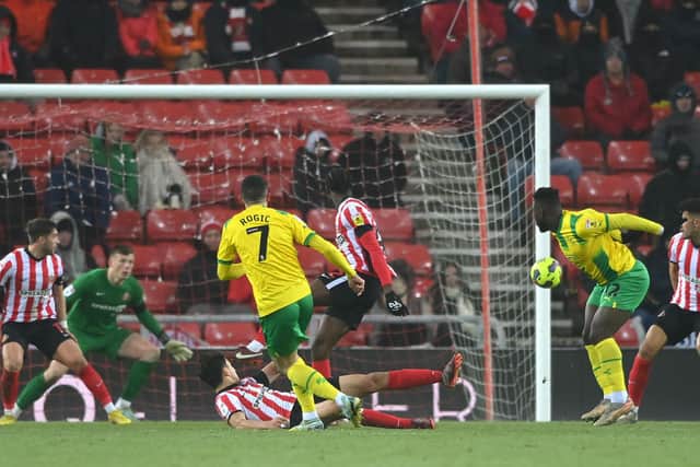 Former Celtic midfielder Tom Rogic scores his first WBA goal in the 2-1 win over Sunderland at the Stadium of Light. (Photo by Stu Forster/Getty Images)