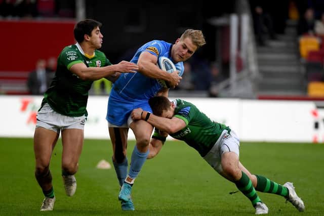 Duhan van der Merwe of Worcester Warriors is tackled during the Gallagher Premiership match between London Irish and Worcester Warriors at Brentford Community Stadium on March 05, 2022 in Brentford, England. (Photo by Tom Dulat/Getty Images)