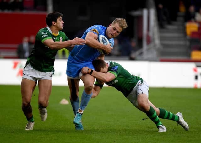 Duhan van der Merwe of Worcester Warriors is tackled during the Gallagher Premiership match between London Irish and Worcester Warriors at Brentford Community Stadium on March 05, 2022 in Brentford, England. (Photo by Tom Dulat/Getty Images)