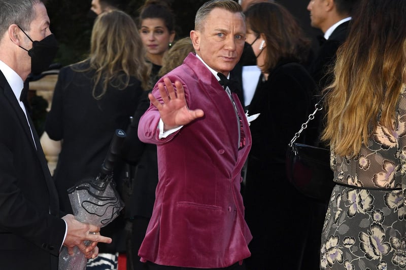 Daniel Craig rocks the red carpet look.