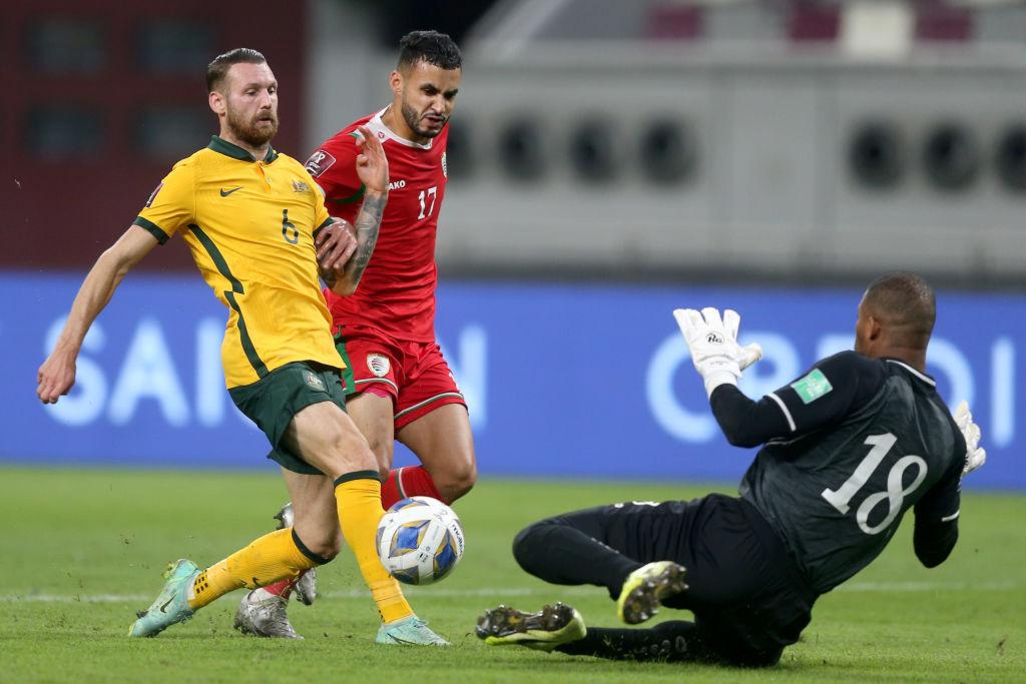 SPFL国際ラウンドアップ：レオン足件、衝撃に包まれて、日本で京高価敗北し、マーティン見えるが再びターゲットを狙う。