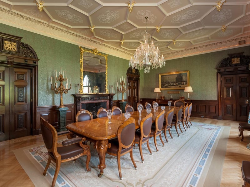 Where is it? In a tranquil secluded setting less than half an hour by car to the west of Perth, and about an hour to Edinburgh and Glasgow. Auchterarder House is in easy reach of fantastic golf courses, hill walks and a range of historic castles.