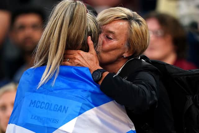 Eilish McColgan celebrates with her mother Liz McColgan after winning the Women's 10,000m Final