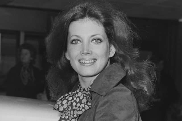 Gayle Hunnicutt at Heathrow Airport in 1975, on her way to film in Israel (Picture: Peter Cade/Central Press/Hulton Archive/Getty Images)