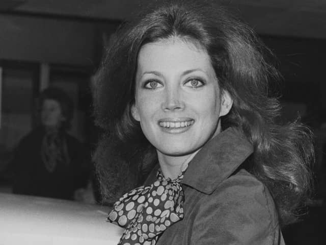 Gayle Hunnicutt at Heathrow Airport in 1975, on her way to film in Israel (Picture: Peter Cade/Central Press/Hulton Archive/Getty Images)