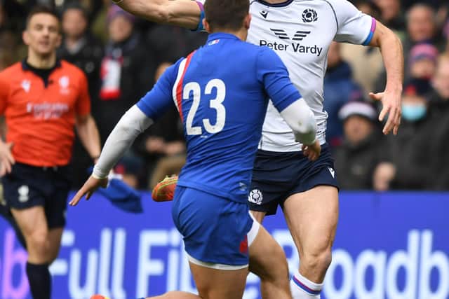 Blair Kinghorn's one-handed offload produced a try for Scotland against France. (Photo by Ross MacDonald / SNS Group)