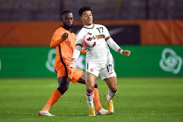 Hibs made a very late signing with the recruit of Fulham winger Sylvester Jasper. The 20-year-old Bulgarian youth international spent the first half of the season on loan at Colchester United. Described by Hibs as a “quick, tricky winger” who is “good with both feet”, the club have an option to make the deal permanent. (The Scotsman)