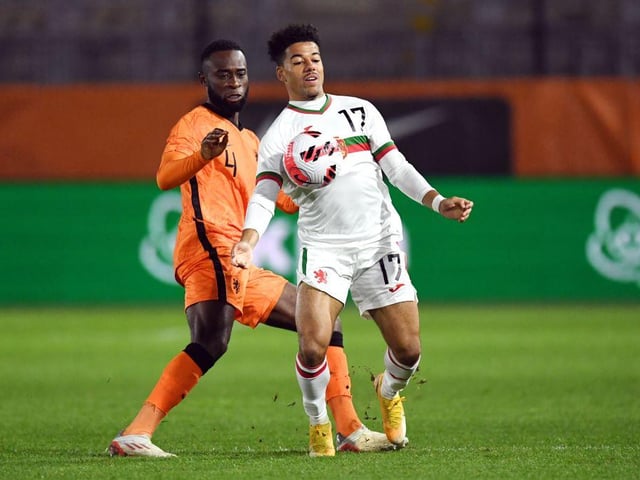 Hibs made a very late signing with the recruit of Fulham winger Sylvester Jasper. The 20-year-old Bulgarian youth international spent the first half of the season on loan at Colchester United. Described by Hibs as a “quick, tricky winger” who is “good with both feet”, the club have an option to make the deal permanent. (The Scotsman)