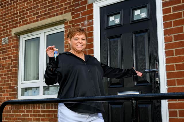 Tracy Kershaw with keys to her new home at Craigiehall Meadows