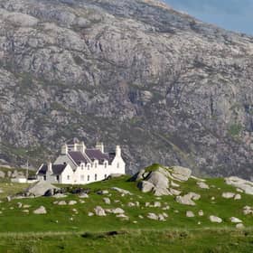 Cottage overviewing Uig Beach on the Isle of Lewis and Harris, Outer Hebrides in Scotland. Pic: Studio Annika