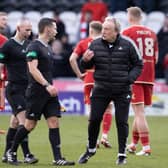 Aberdeen manager Neil Warnock speaks to referee Nick Walsh after the 2-1 defeat at St Mirren. (Photo by Alan Harvey / SNS Group)