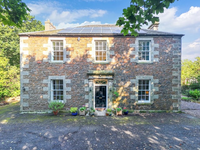 An impressive first view of the family home