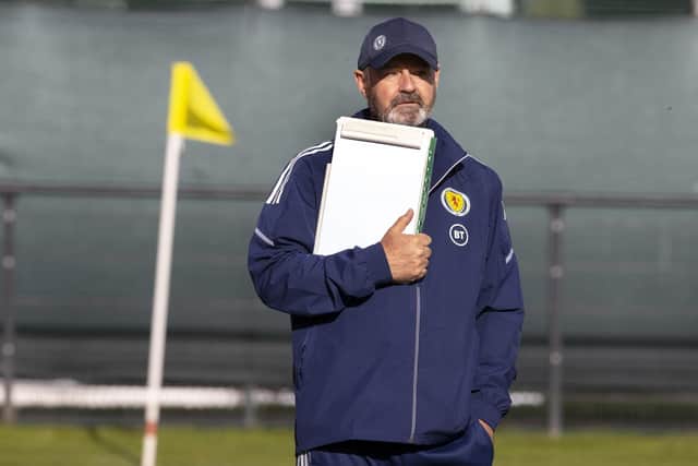 Steve Clarke has picked his team for Scotland's crucial match against Ukraine.