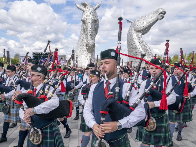 The pipe sand drums of Camelon & District, Wallacestone & District and Falkirk Schools pipe bands