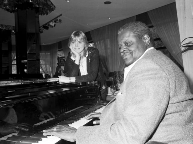 Canadian-born jazz composer and pianist Oscar Peterson at the piano during a visit to Edinburgh in April 1982.