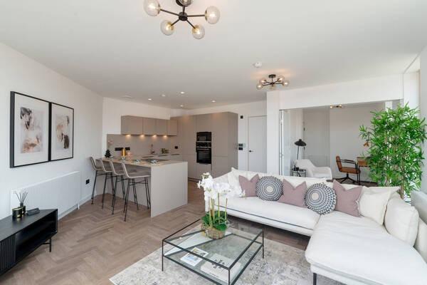 Where is it? Within walking distance of trendy eateries, amenities and venues. There are excellent transport links and the city centre is 11 minutes away by car.