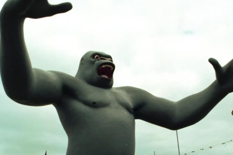 The Empire State Building in the US doesn’t have a monopoly over giant gorilla monsters. For decades, sculptor Nicholas Monro’s King Kong statue watched over the entrance of the Ingliston Market in Edinburgh.
