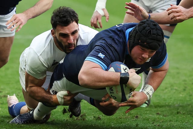 Agonisingly close to a first-half try but unable to ground the ball with his outstretched hand. 6