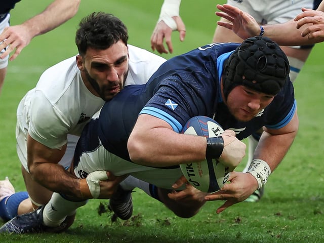 Agonisingly close to a first-half try but unable to ground the ball with his outstretched hand. 6