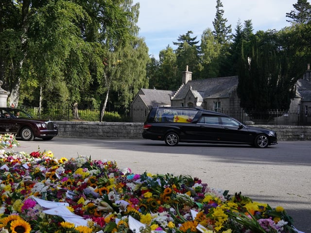 The hearse carrying the coffin of Queen Elizabeth II is draped with the Royal Standard of Scotland (Pic: PA/Owen Humphreys)