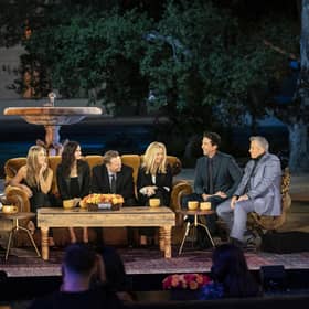 Friends star Jennifer Aniston, Courteney Cox, Lisa Kudrow, Matt LeBlanc, Matthew Perry and David Schwimmer reunited for a one-off special.