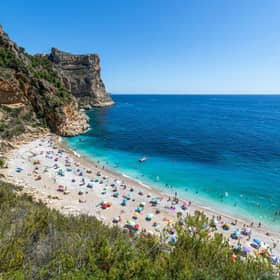 Travel agent reveals top travel trends this Easter.