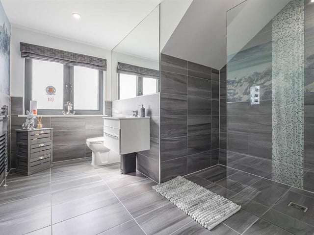 Bedroom 2 en-suite.
