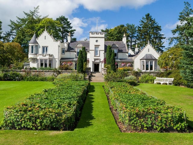 Located in Tarland, around 30 miles from Aberdeen, guests at Douneside House have access to a health club featuring an indoor swimming pool, a sauna, a steam room and a fully-equipped gym. There's also tennis, mini golf, fitness classes, a restaurant serving up meals made from local produce, and a bar for an evening tipple.