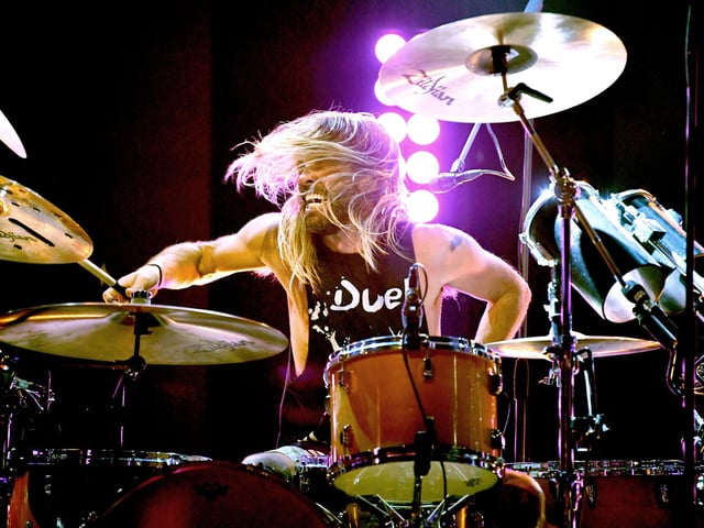 Taylor Hawkins of Foo Fighters performs on stage  (Photo by Kevin Winter/Getty Images for iHeartMedia)