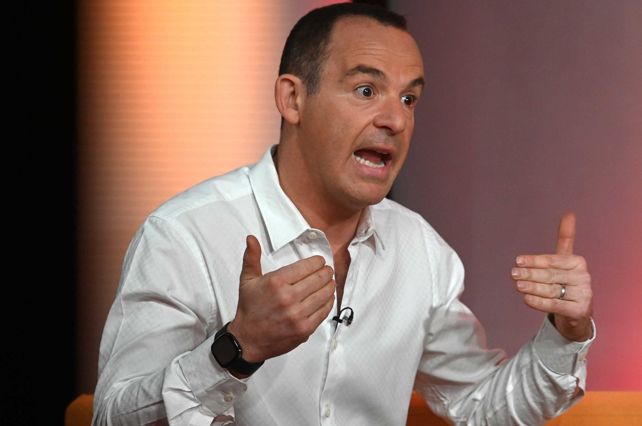 "Martin Lewis apologises to Ofgem staff after accusing them of ‘selling consumers down the river’ during briefing