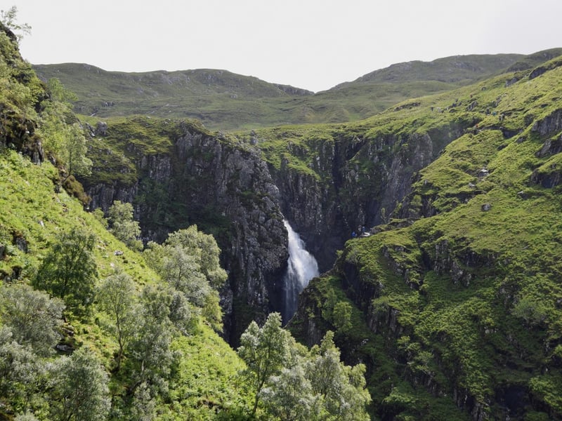 These are not quite the highest in Scotland, at 371 feet, found near Morvich. Locals call them the 'gloomy falls' or the 'forbidden falls' because of the menacing rocky drop. Just watch your step on the slippery rocks here. There's a vertigo-inducing steep path to reach them.