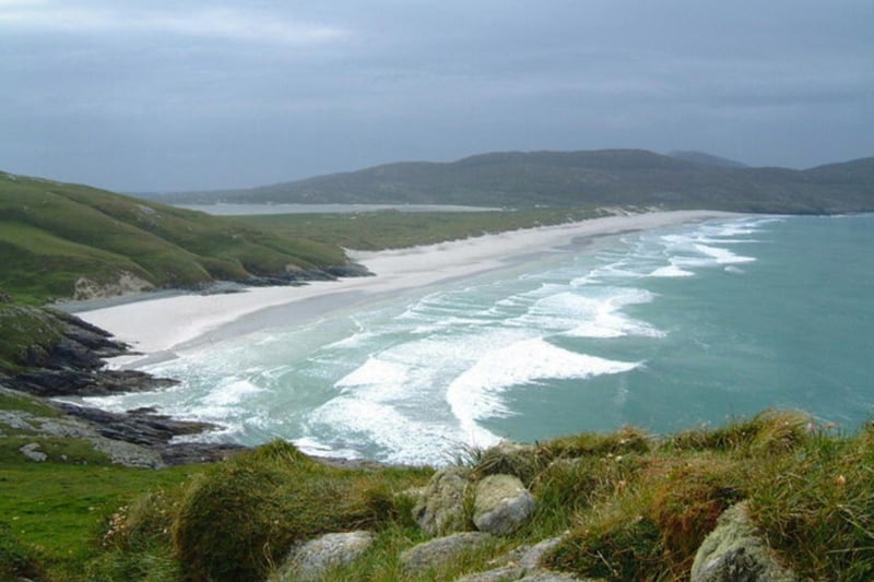This is one of Scotland’s most remote beaches as it’s secluded at the narrow north end of the Isle of Barra, located at the tip of the Outer Hebrides. The white shell sands and turquoise water, coupled with exhilarating huge Atlantic waves during stormier seasons, make this an unmissable destination.