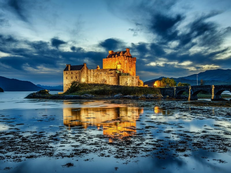 This castle rests at the meeting point of Lochs Alsh, Long and Duich, very close to the village of Dornie. The name which means “Island of Donan” is said to be connected to the 6th century Irish Saint Bishop Donan.