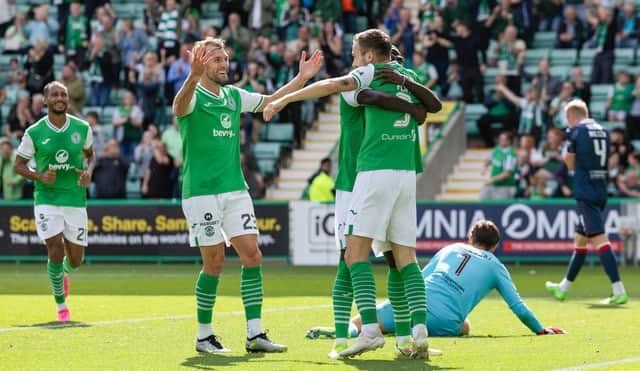 Dylan Vente celebrates with his Hibs team-mates after scoring off the bench against Raith Rovers. (Photo by Ross Parker / SNS Group)