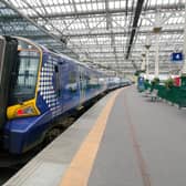 Rail services between Edinburgh and Glasgow Queen Street have been halted temporarily while engineers take control of two lines to fix a signalling fault.